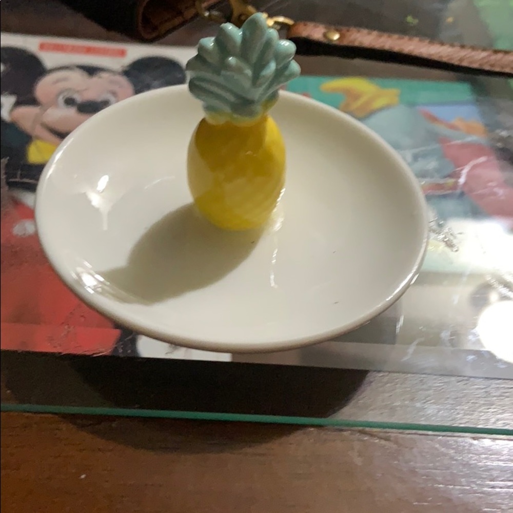 Jewelry and trinket tray with pineapple